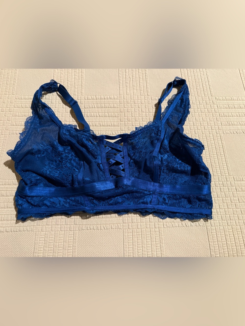 Torrid Glam Lace Wireless Blue Bralette Size 0 Crisscross Front Rhinestone NWOT